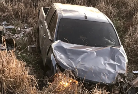 Volcó y abandonó una camioneta cargada de cigarrillos